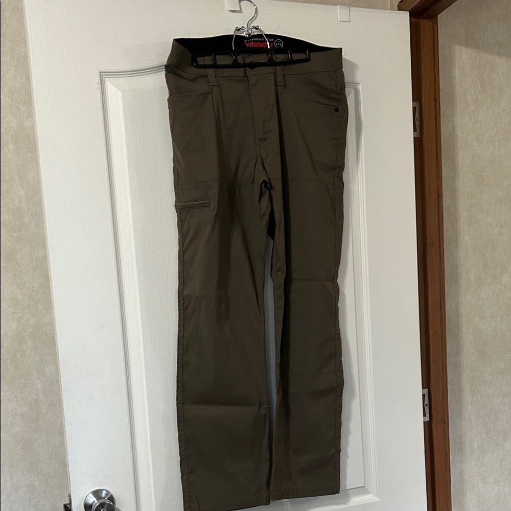 Wrangler Men's Khaki Cargo Pants